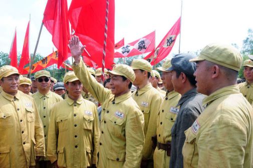 《解放海南岛》龙沐春饰邓华2