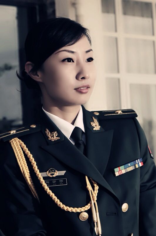 汉族,北京朝阳区人,1982年2月生,中共党员,本科学历,武警少校警衔