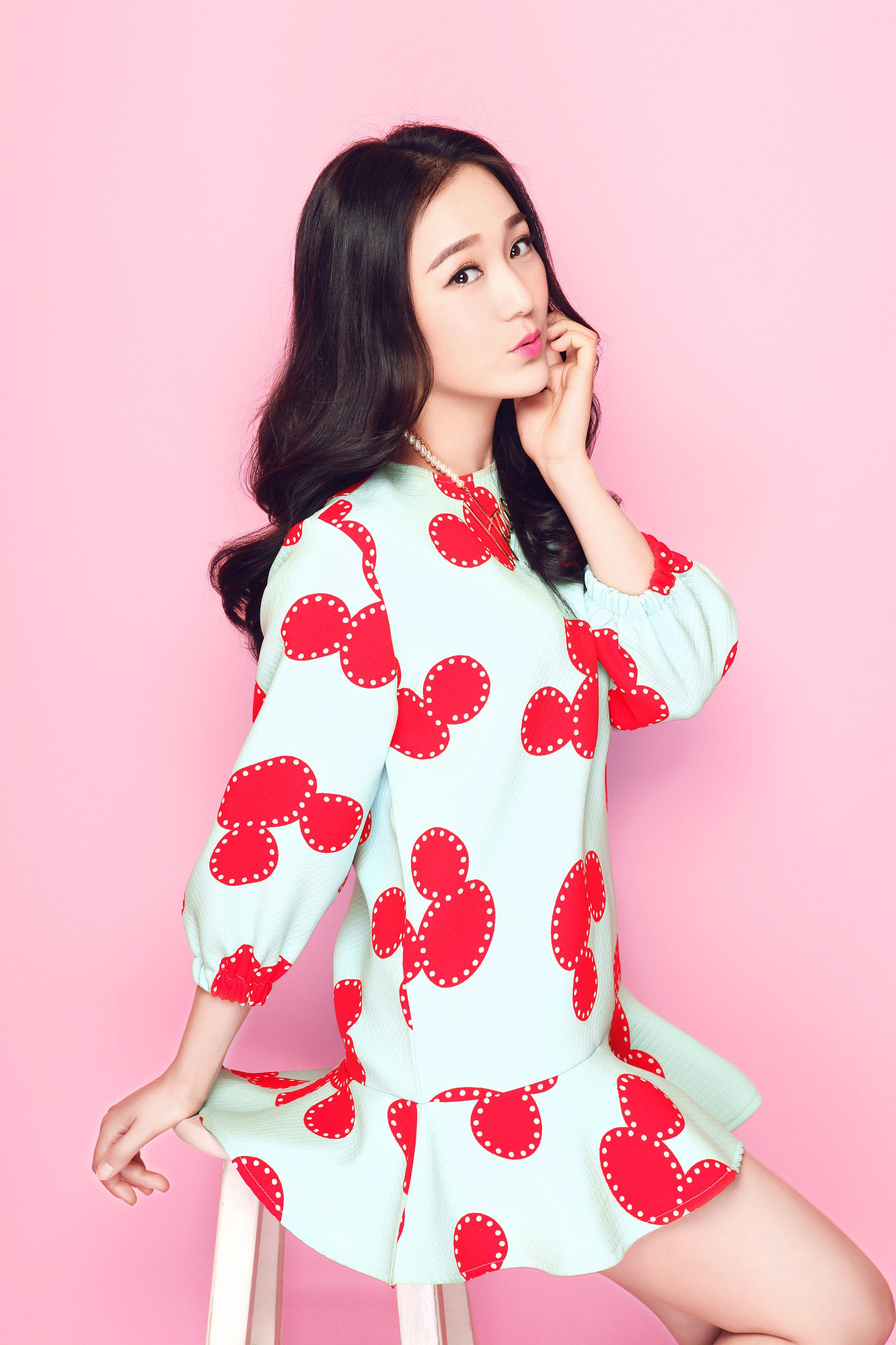  p>龙梅子,1988年8月18日出生于甘肃省兰州市,中国内地女歌手,演员.