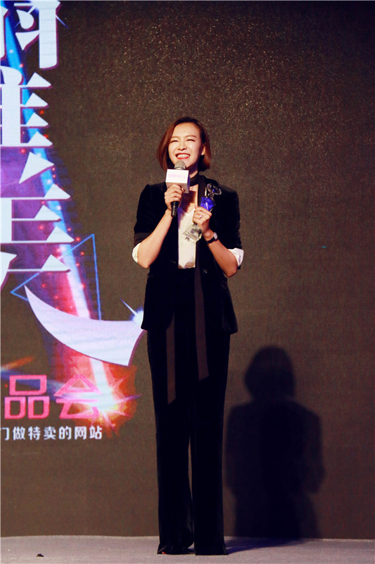 李艾