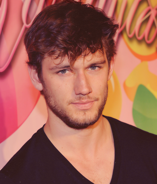  p>亚历克斯·帕蒂弗 i>(alex pettyfer) /i>,1990年4月10日出生于