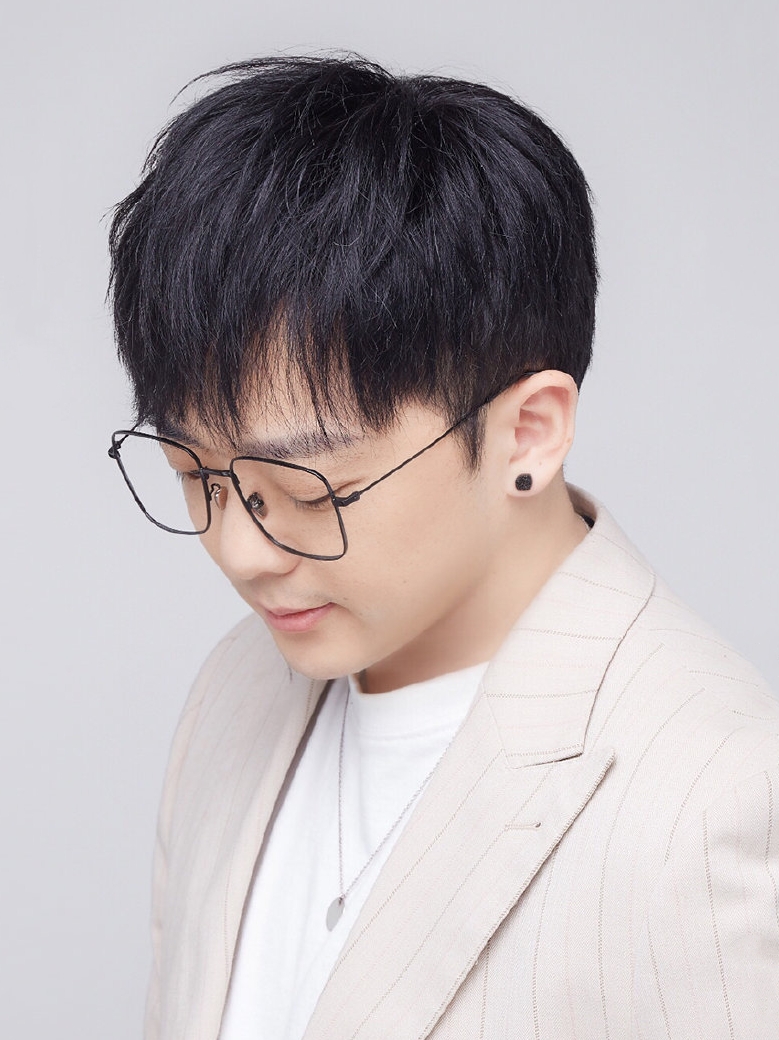 q">凌飞,中国内地 a target="_blank" href="/item/配音演员/1093597"