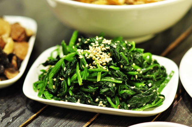 芝麻拌蒸菠菜