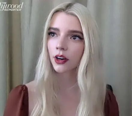 寡姐接班人，又一个让直男喝洗澡水的尤物_百科TA说