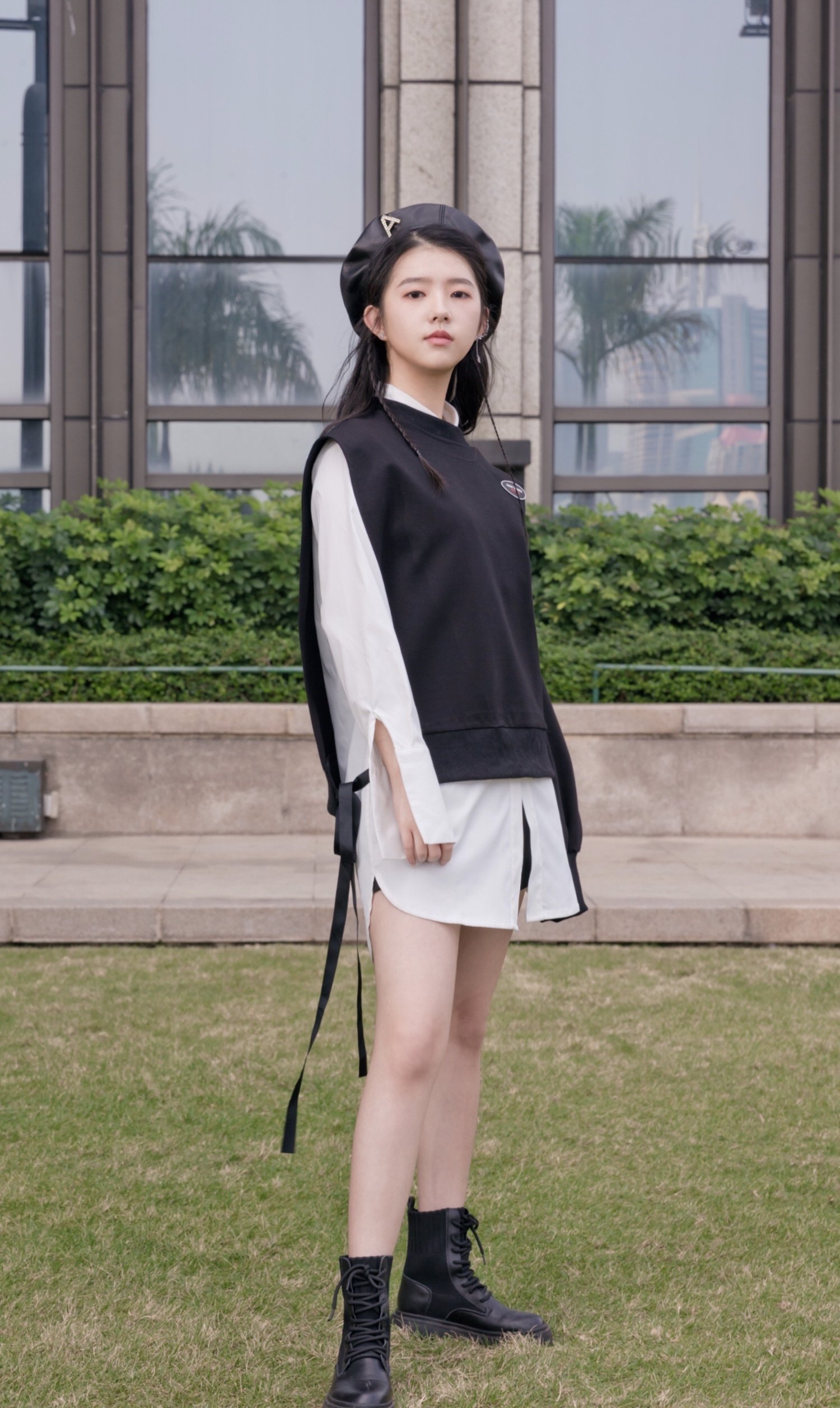 id="gnto7a3le6">何蓝逗,本名何蓝,1999年10月16日生于广东省惠州市