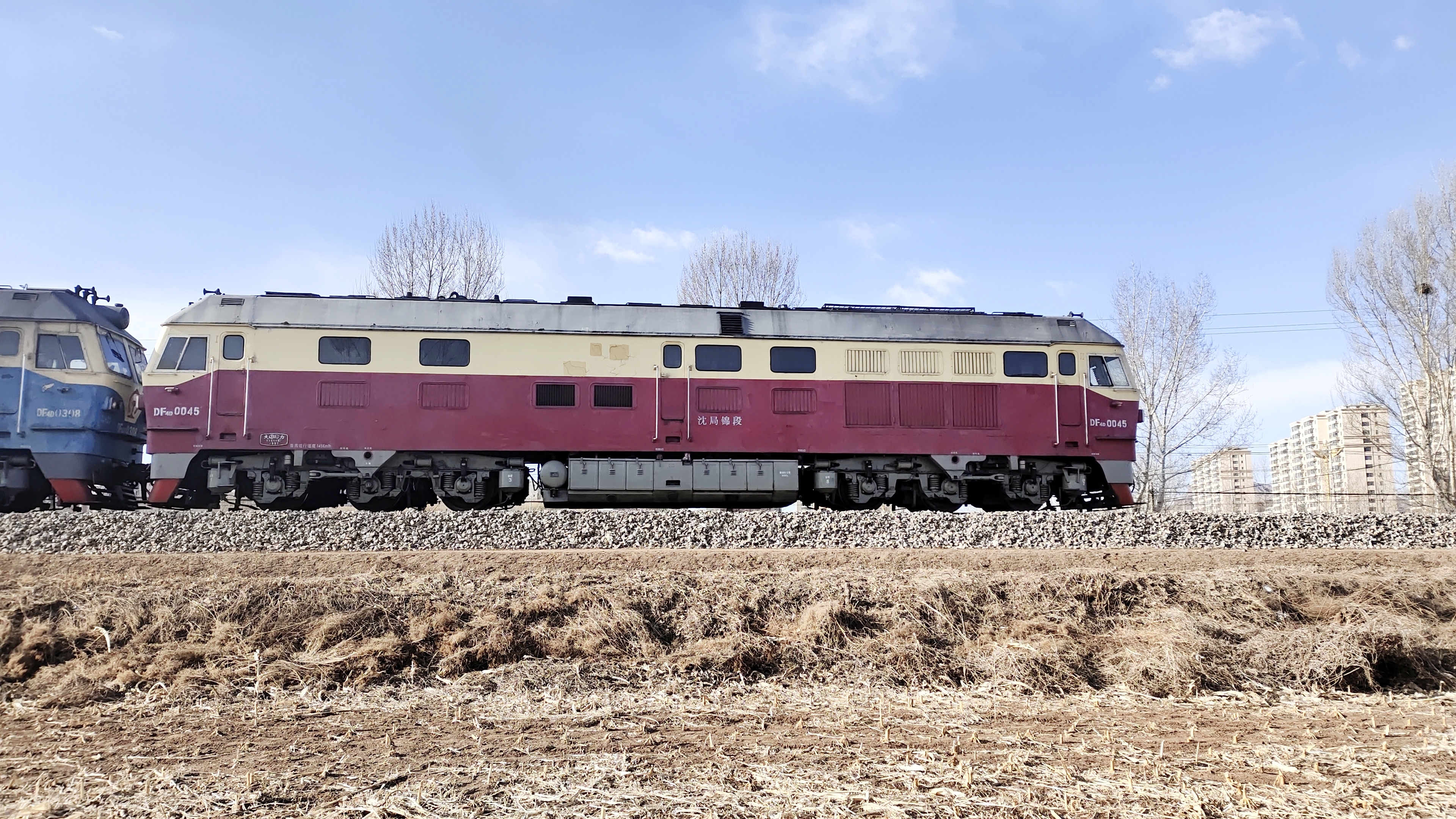 东风4d型内燃机车