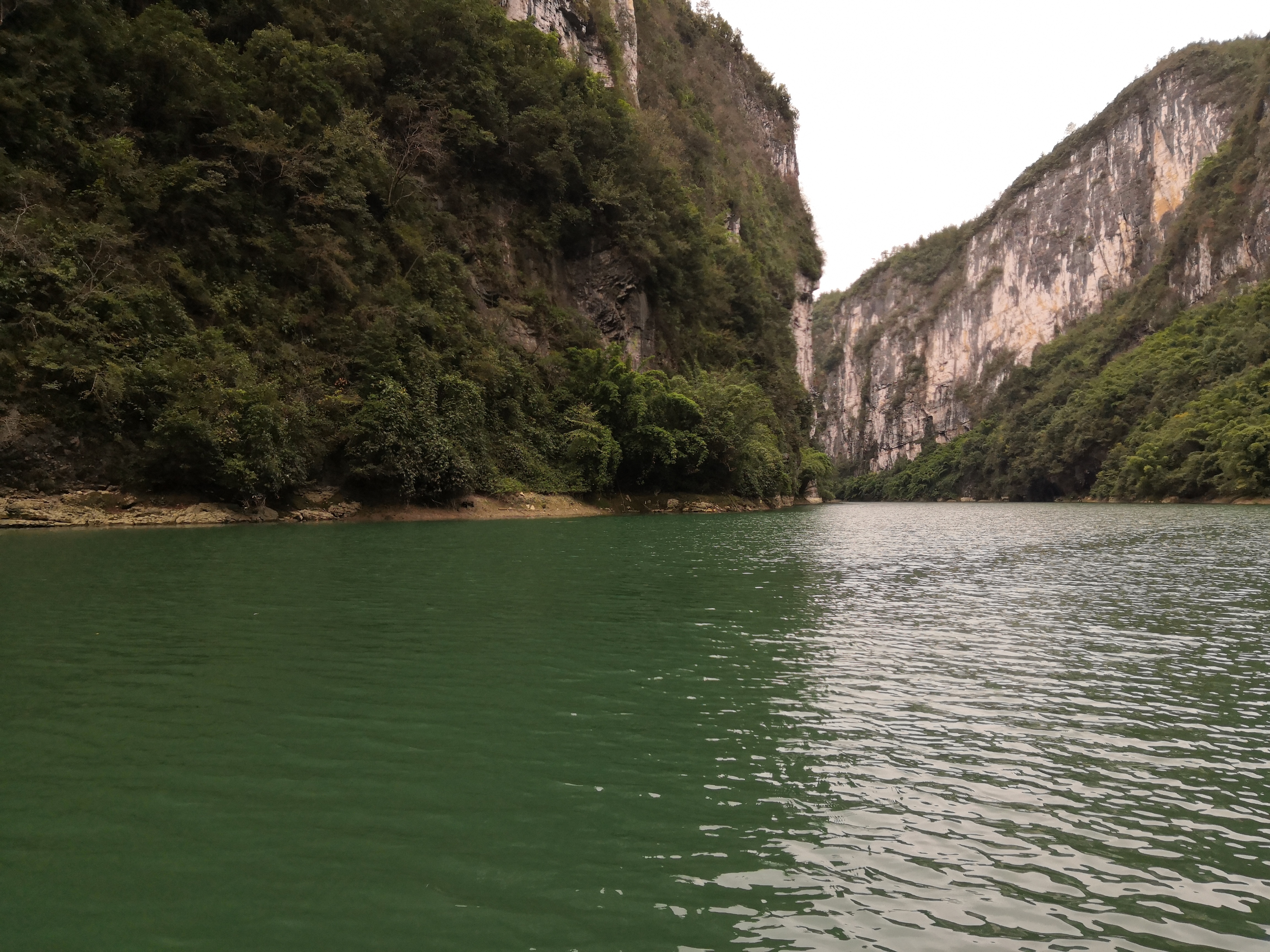  p data-id="gnaqdivg7y">神龟峡是阿蓬江峡谷景观中最为优越的河段