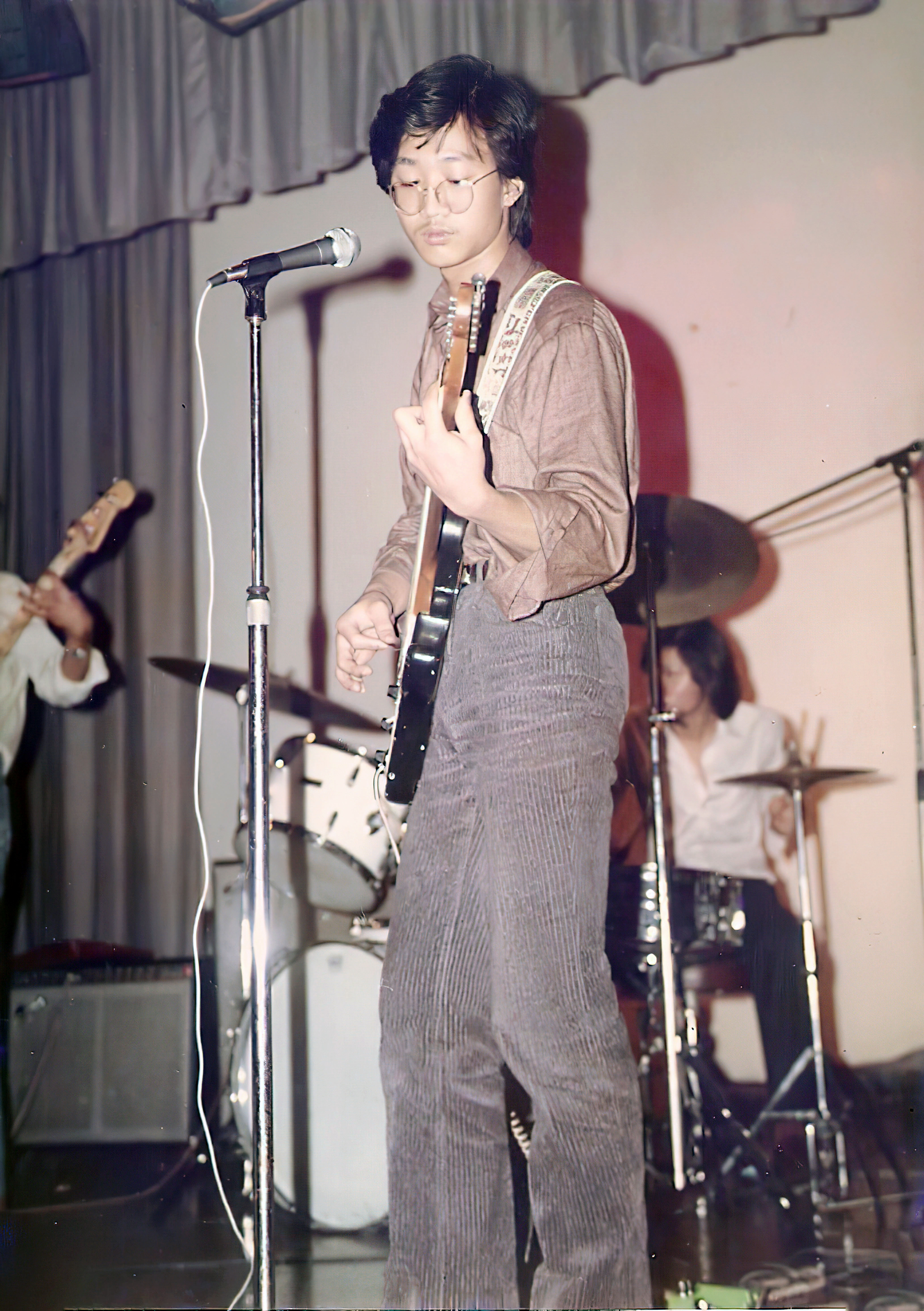  p>黄家驹(1962年6月10日—1993年6月30日),出生于中国香港,祖籍广东