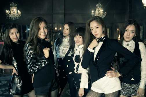 T-ara组合合照 左三为朴智妍