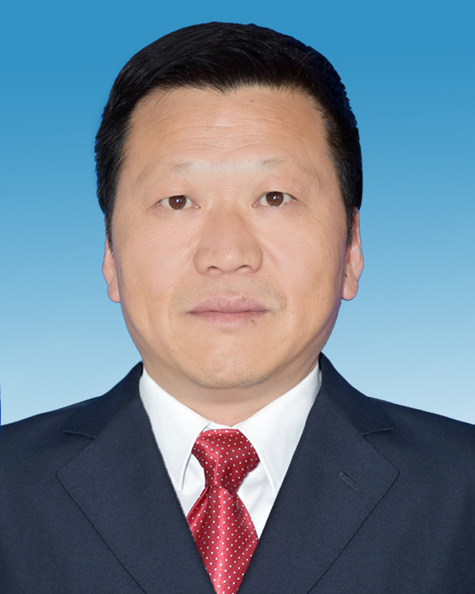 曾任云南省绿春县委副书记,县人民政府县长.