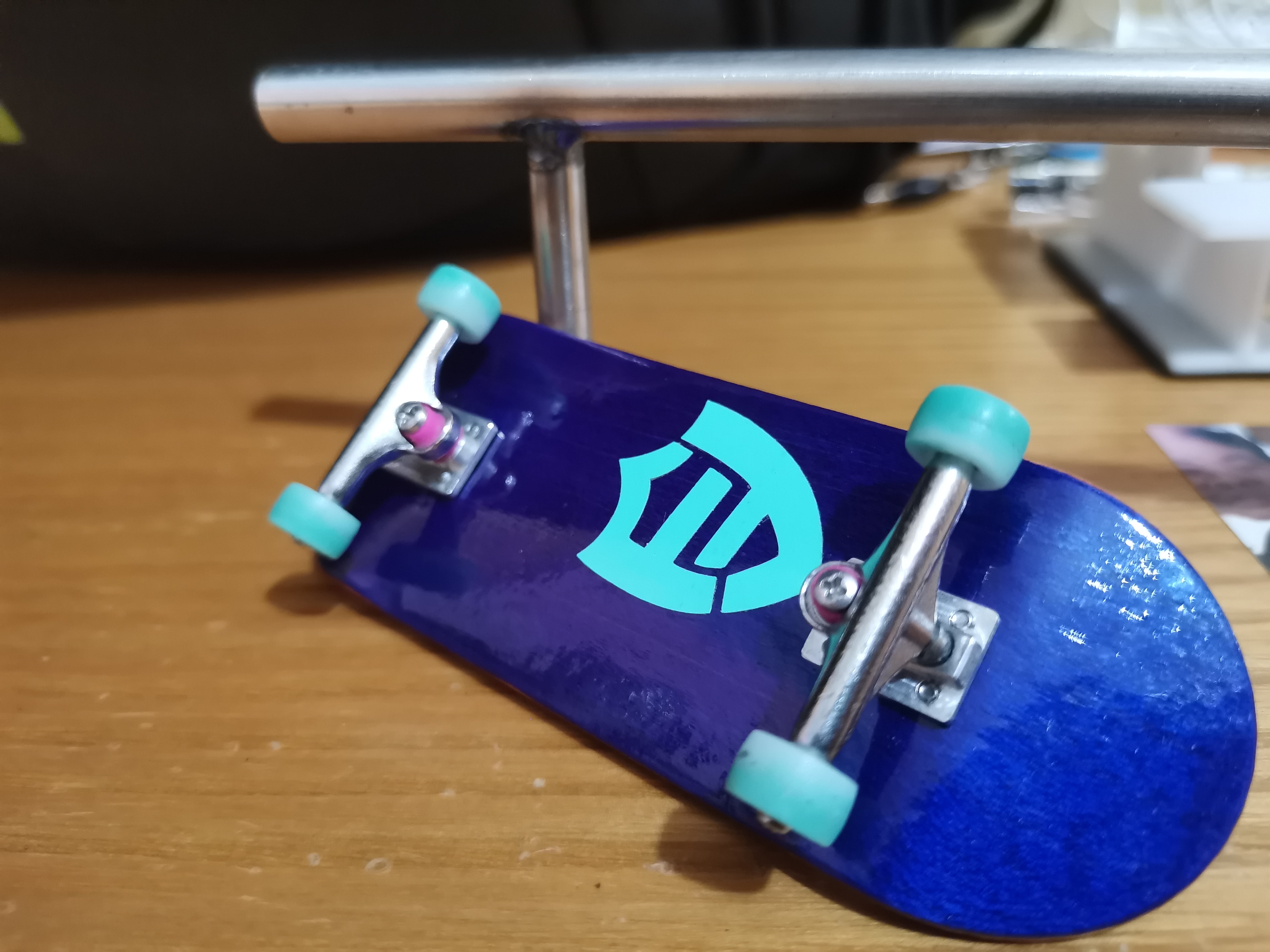  p>手指滑板(finger skate boarding,简称fsb)简称指板,是一项新兴的