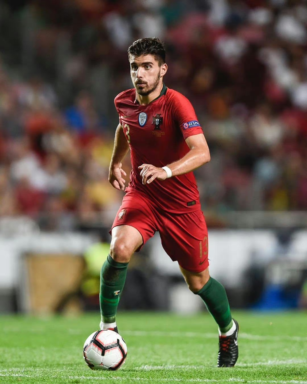 内维斯(rúben neves),1997年3月13日出生于葡萄牙莫泽洛斯(mozelos)