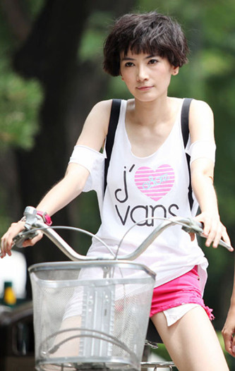  p data-id="gnt799qhs2">李媛,1984年7月4日出生于中国北京市,中国