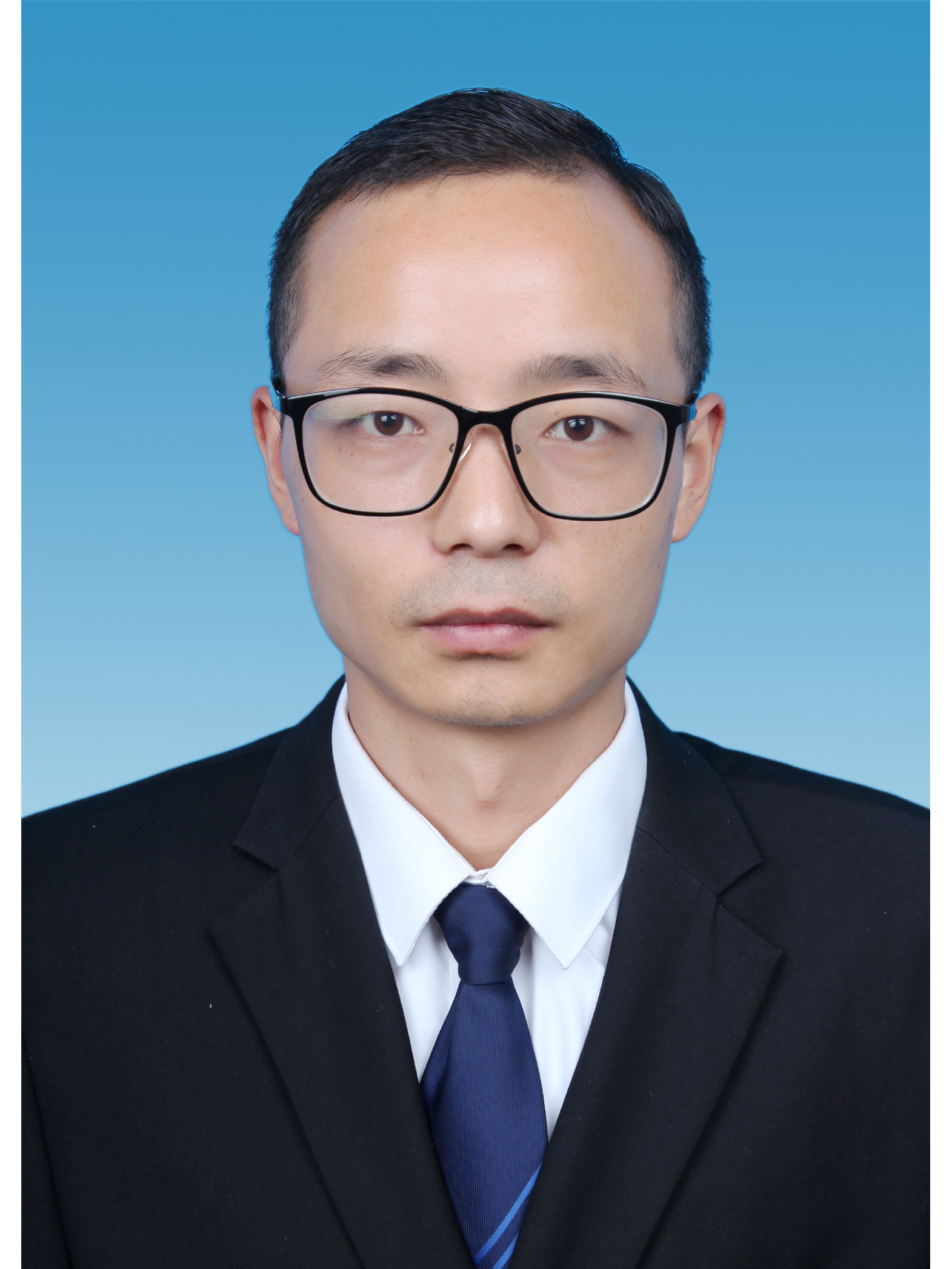 lemmaid="130605">汉族,1986年7月生,云南腾冲人