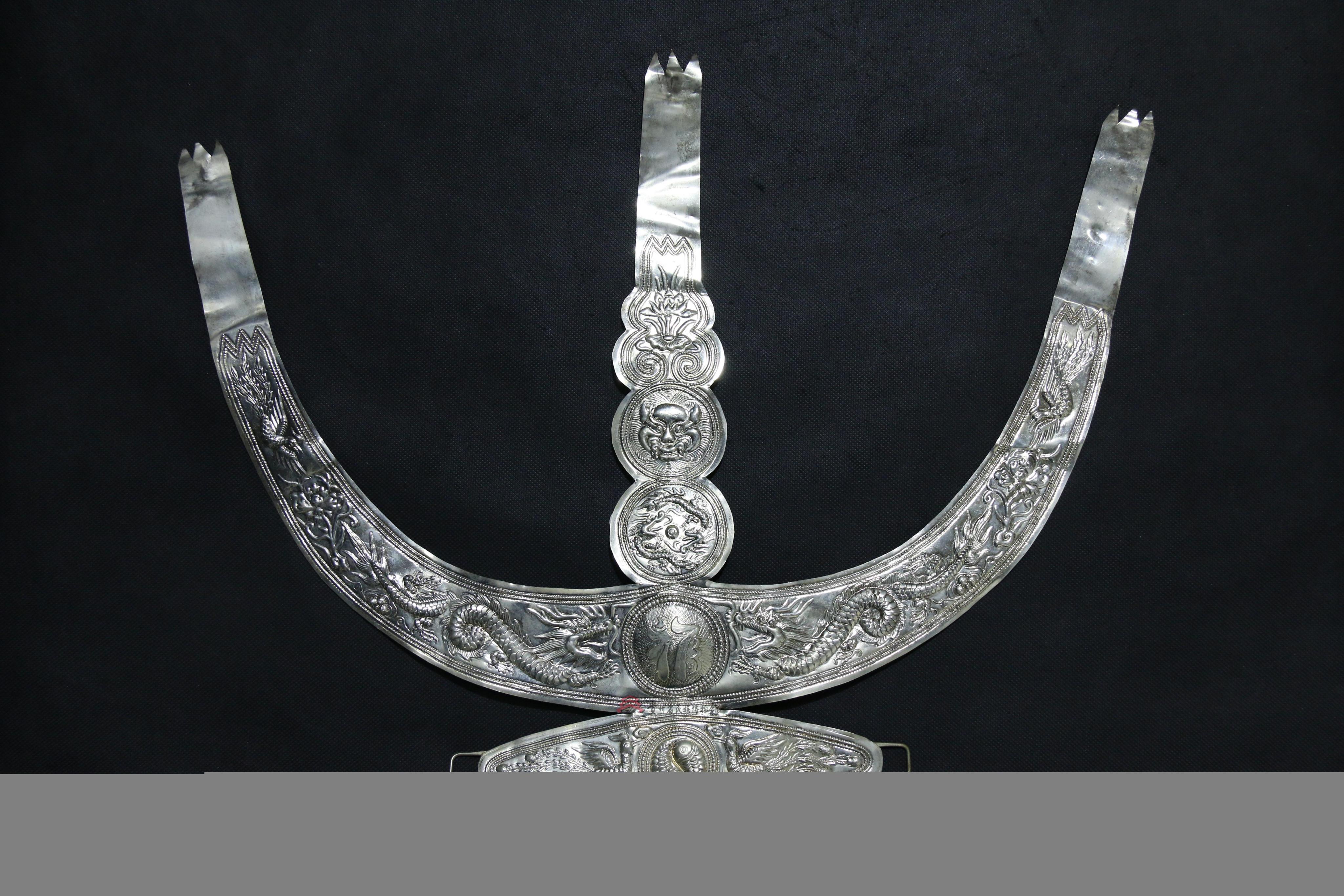 当代丹寨八寨苗族仿银牛角