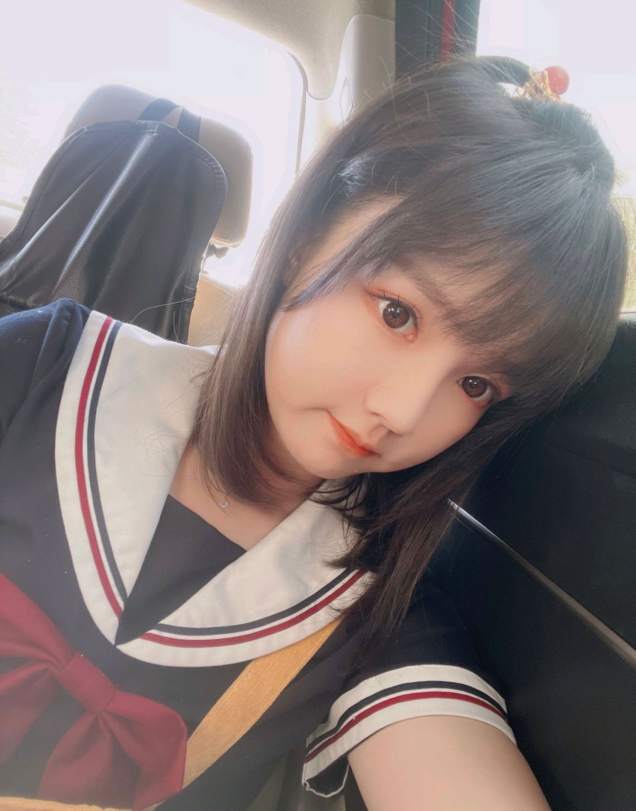  p data-id="gnvg9ukbnb">饭思思,出生于江西省