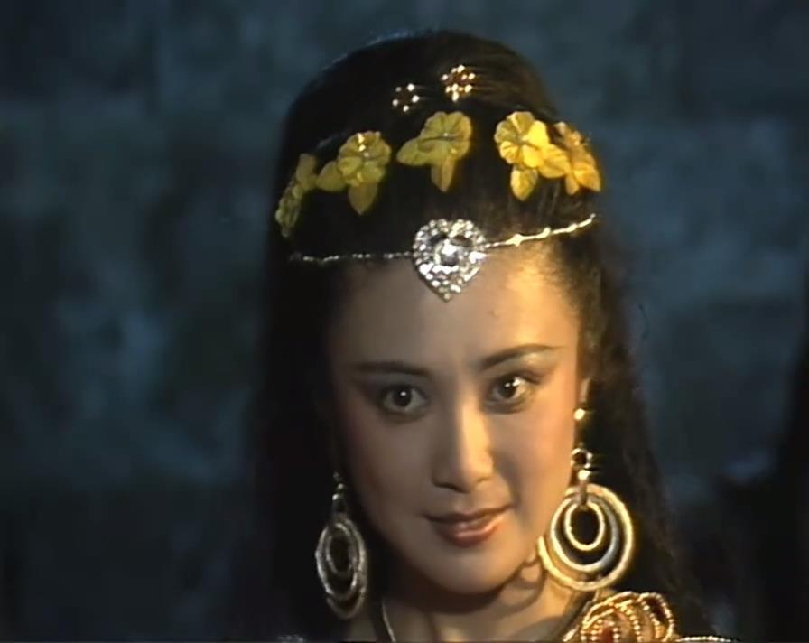 蒙美艳属于魏国宗室妖族,最初是魏国女诸侯王,魏仁宗为保证皇室纯正的