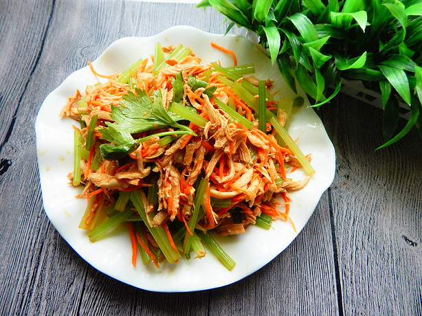 鸡丝拌芹菜