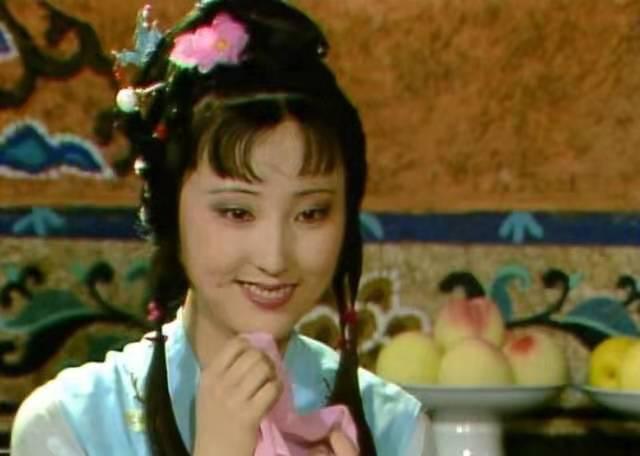 《红楼梦》林黛玉和薛宝钗，谁的容貌更胜一筹？曹公暗示的很明白_百科TA说