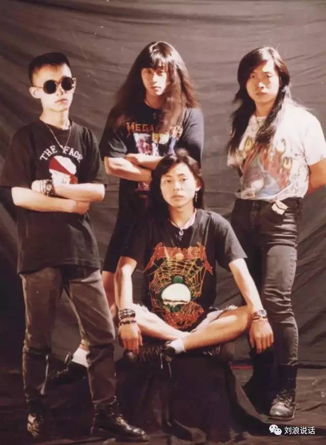  p>青铜器乐队是活跃在上世纪90年代的一支校园摇滚乐队,成员有 a