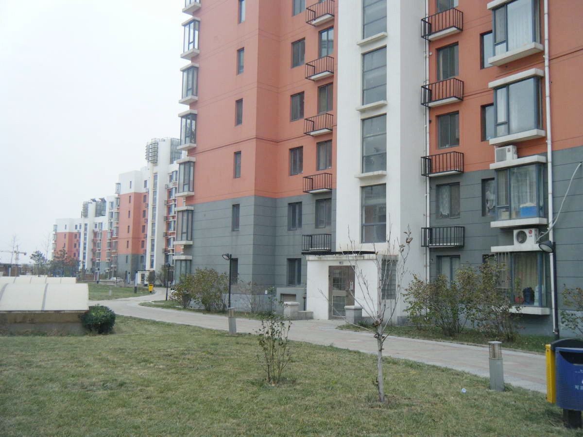  p>靓东花园位于天津市河东二号桥街,由无开发商建成,总建筑面积55000