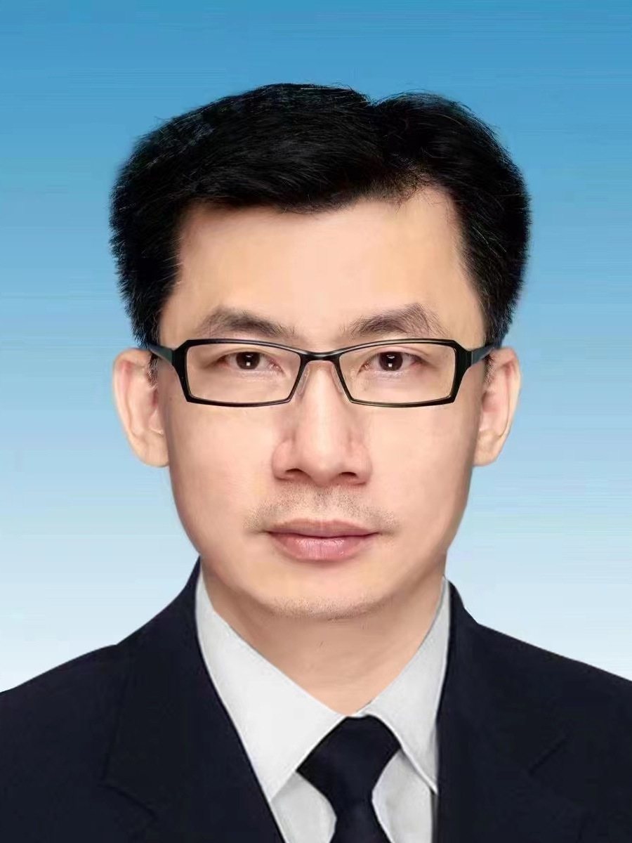  /p> p>现任漳州市政府副秘书长,市行政服务中心党组书记,管委会主任.