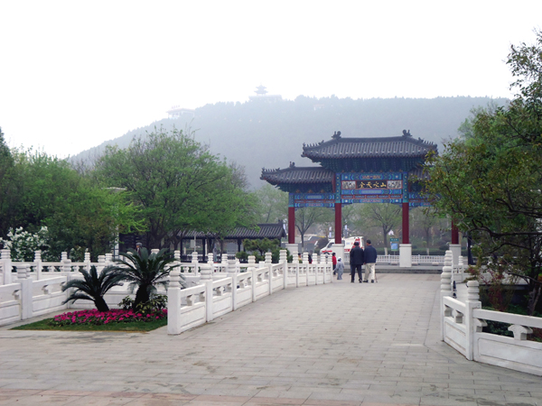 鼎桥位于徐州市 a target="_blank" href="/item/彭园">彭园 /a>西门