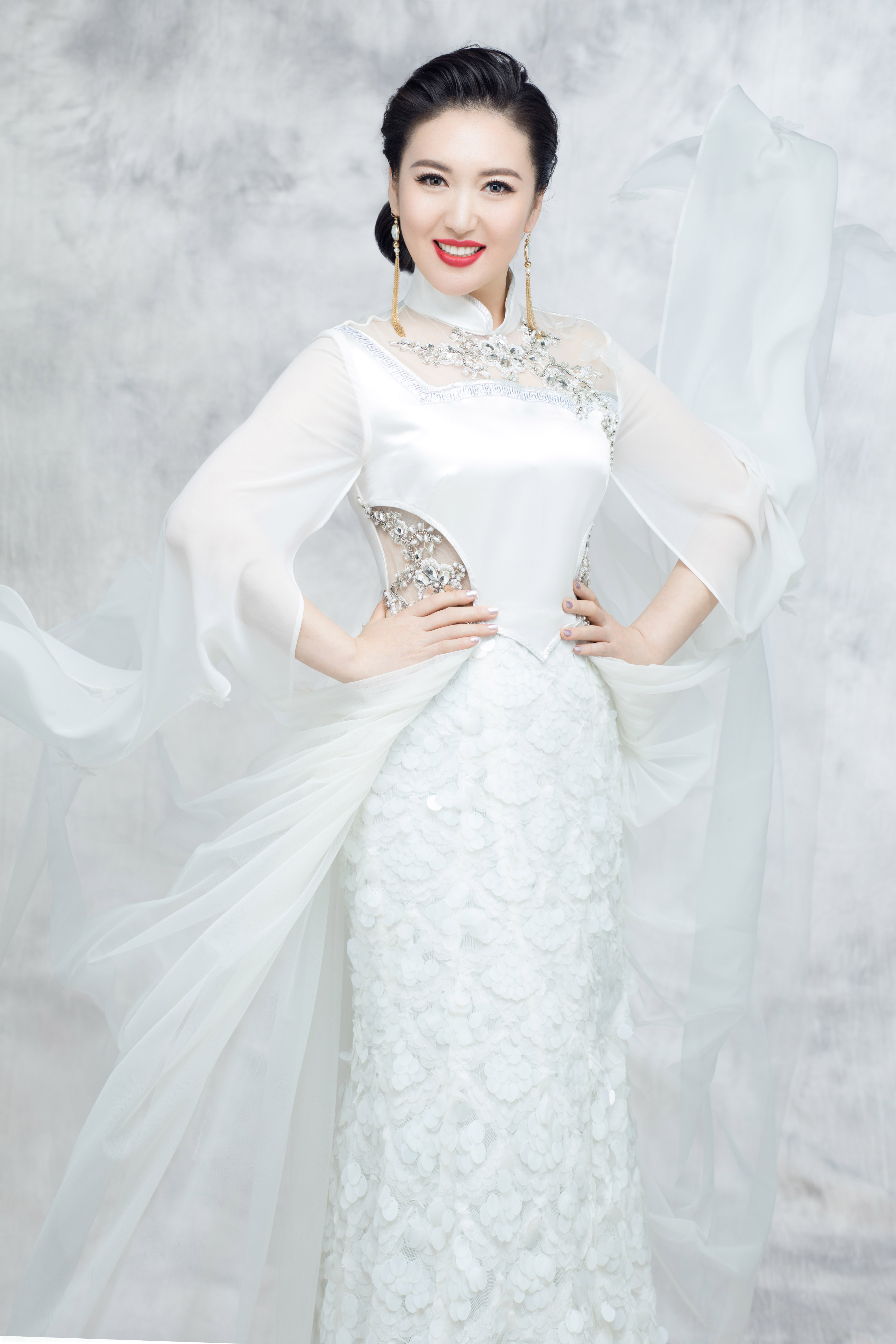  span class="ref" data-ctrid="sn7kaw6hcxkn">达斡尔族女高音歌唱家