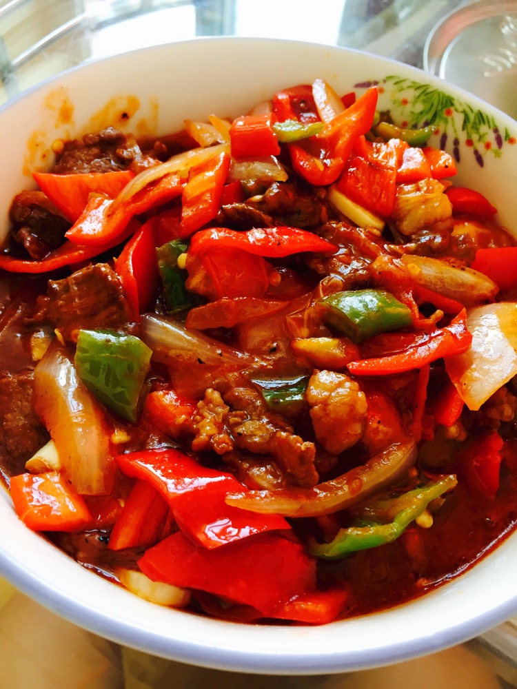  p data-id="gnxap99glg">辣子肉拌面是新疆的一种面食,采用新疆原