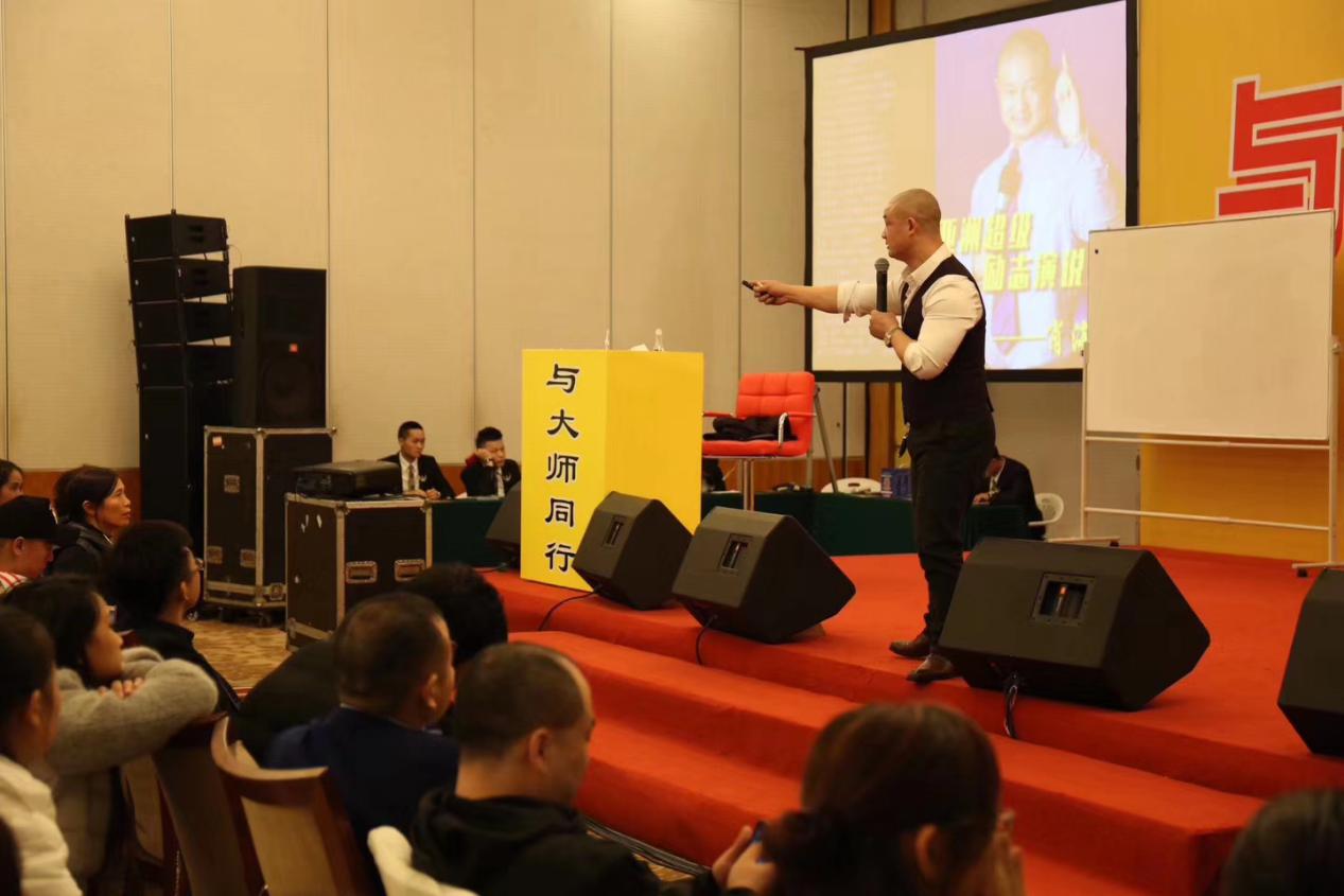  p data-id="gnc0ntl9xe">康飞翔,出生于湖南省娄底市新化县,毕业于