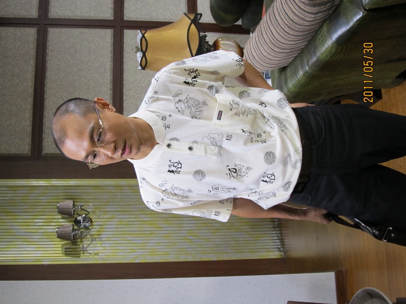  p>《厝边头尾》是由汕头电视台摄制出品,以潮汕话为主要语言的当代