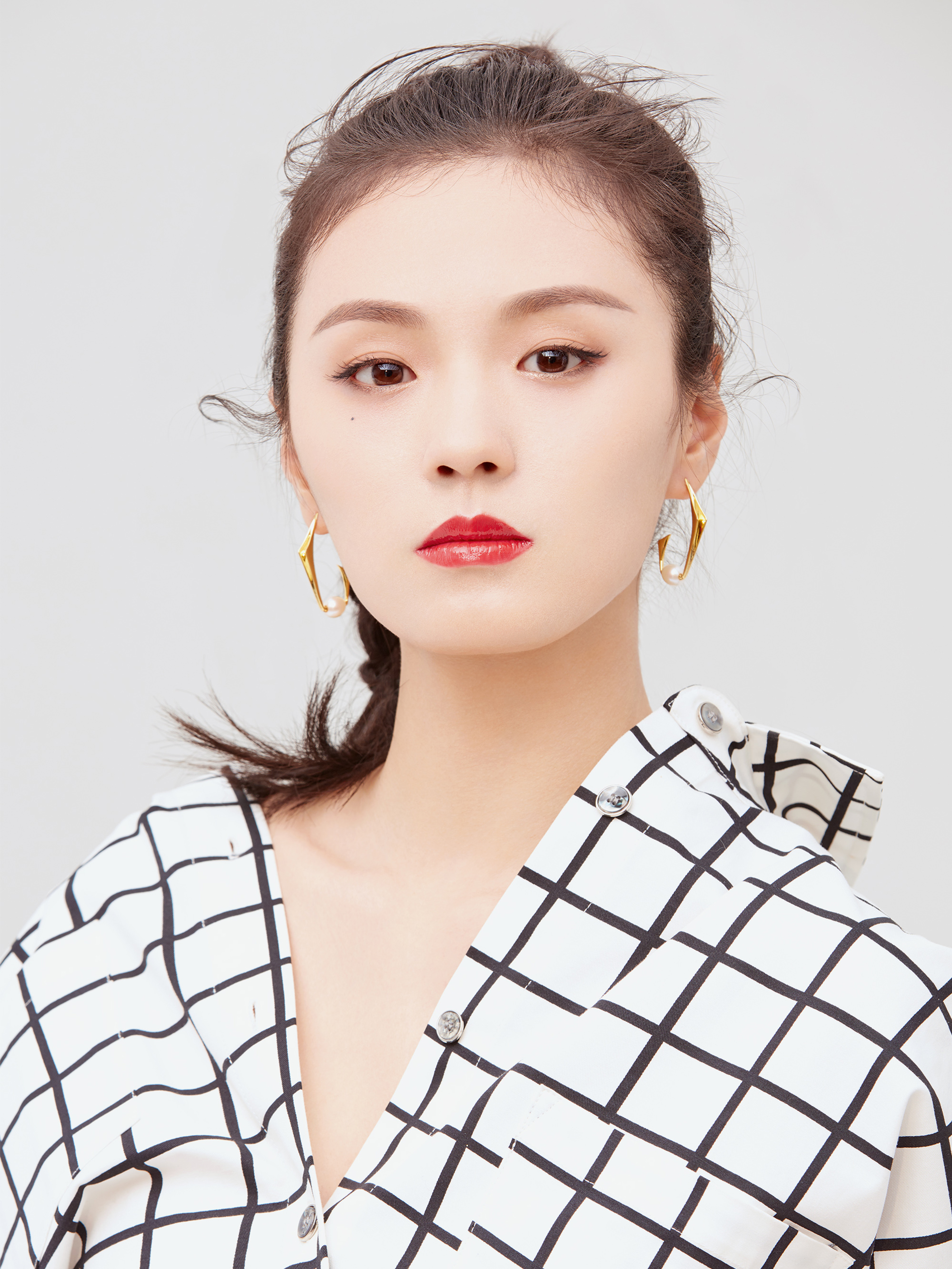 吴了了,女,中国内地女演员