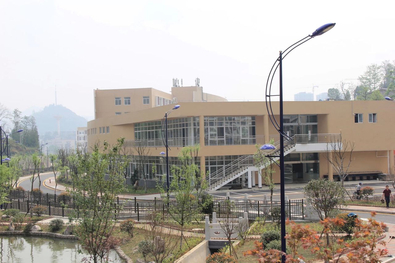 六枝特区第九中学