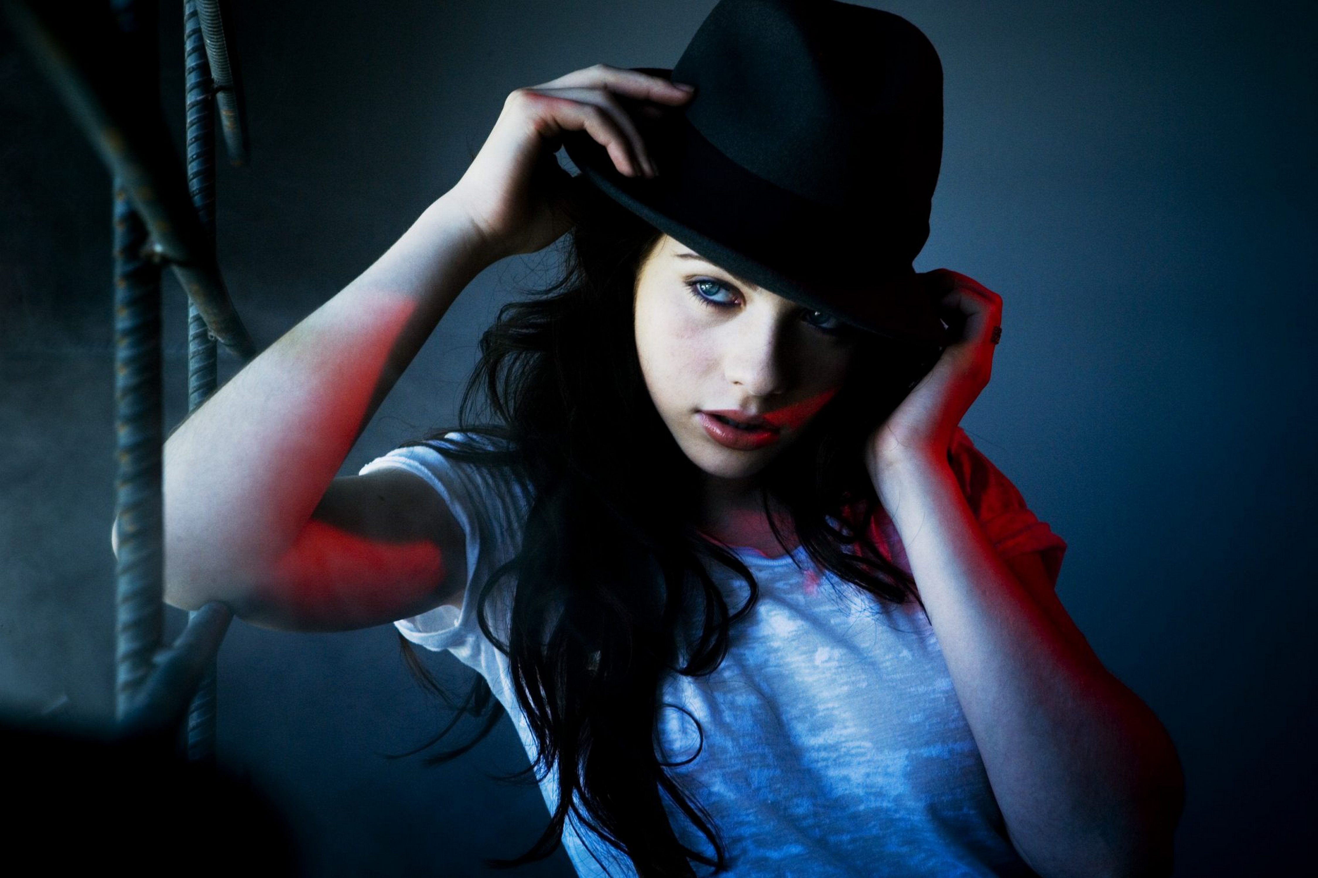  p>米歇尔·崔切伯格(michelle trachtenberg),1985年10月11日出生在