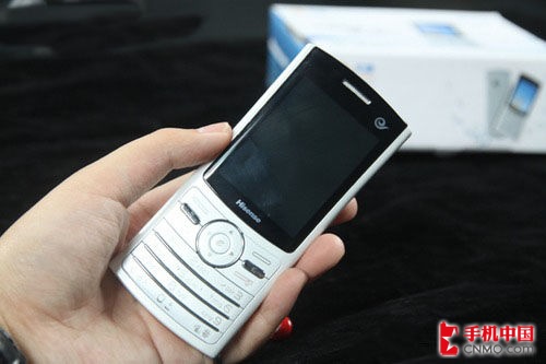 海信e300是一款外型非常简约,时尚的手机,它定位的主要人群是初级的3g