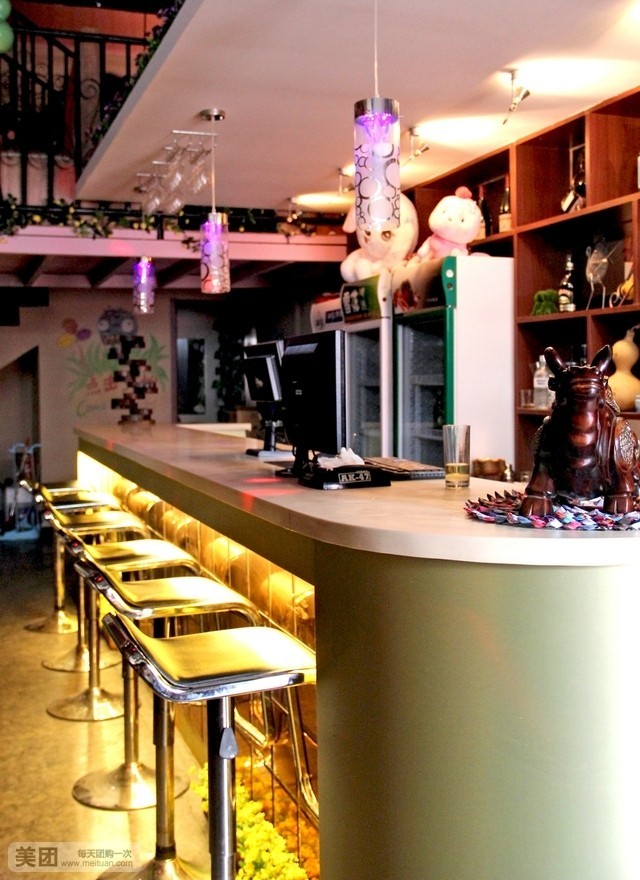  p>转角酒吧位于廊坊市,属于西餐厅. /p>