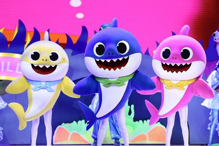 "18302966">碰碰狐 /a>于2015年11月推出的动画儿歌《鲨鱼宝宝》(英文