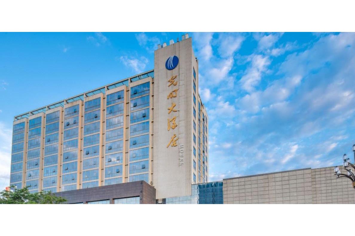  p data-id="gn3zl7mz3g">渭南光明大酒店位居渭南市中心文化广场以南