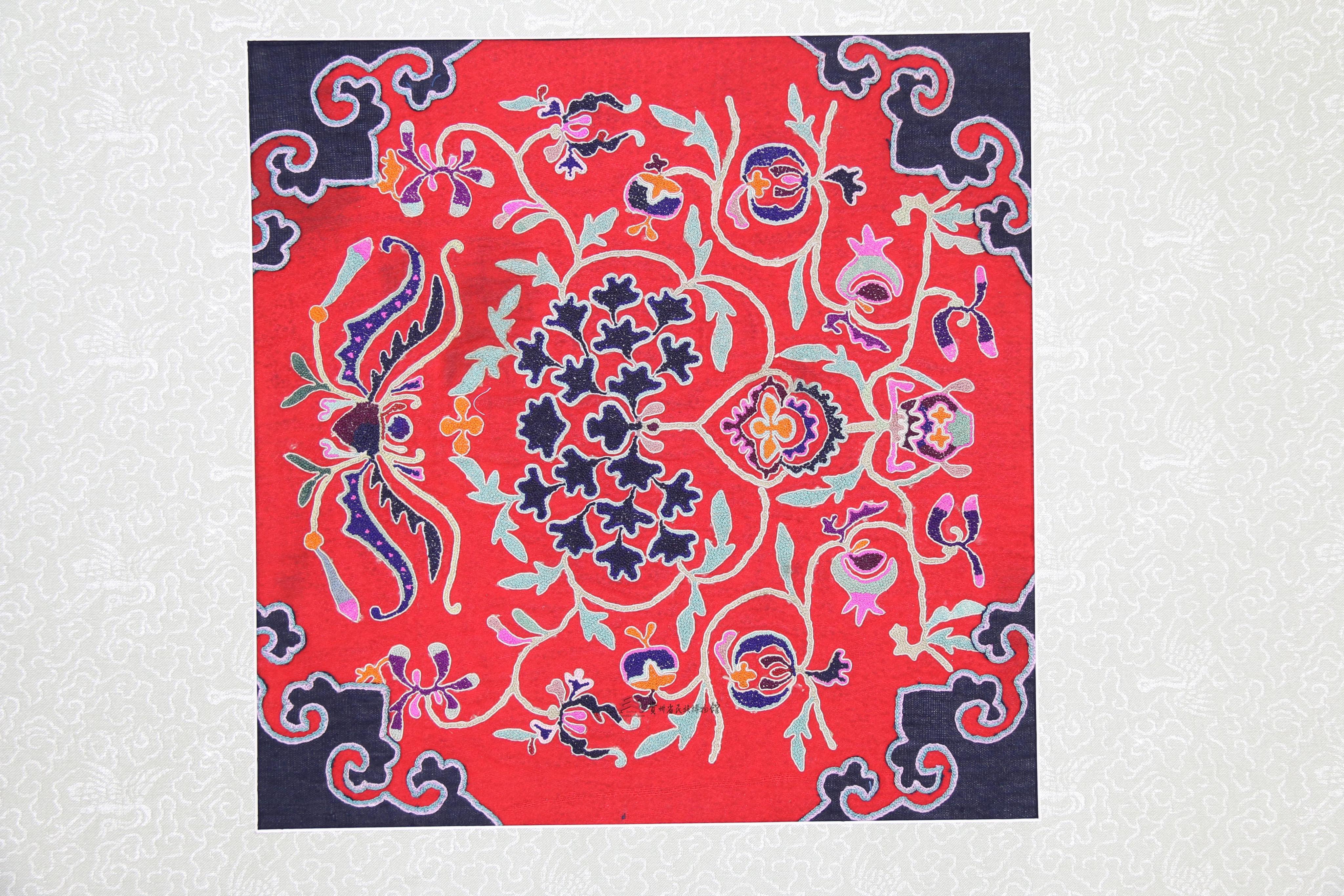 当代罗甸苗族打籽绣石榴蝴蝶纹绣片