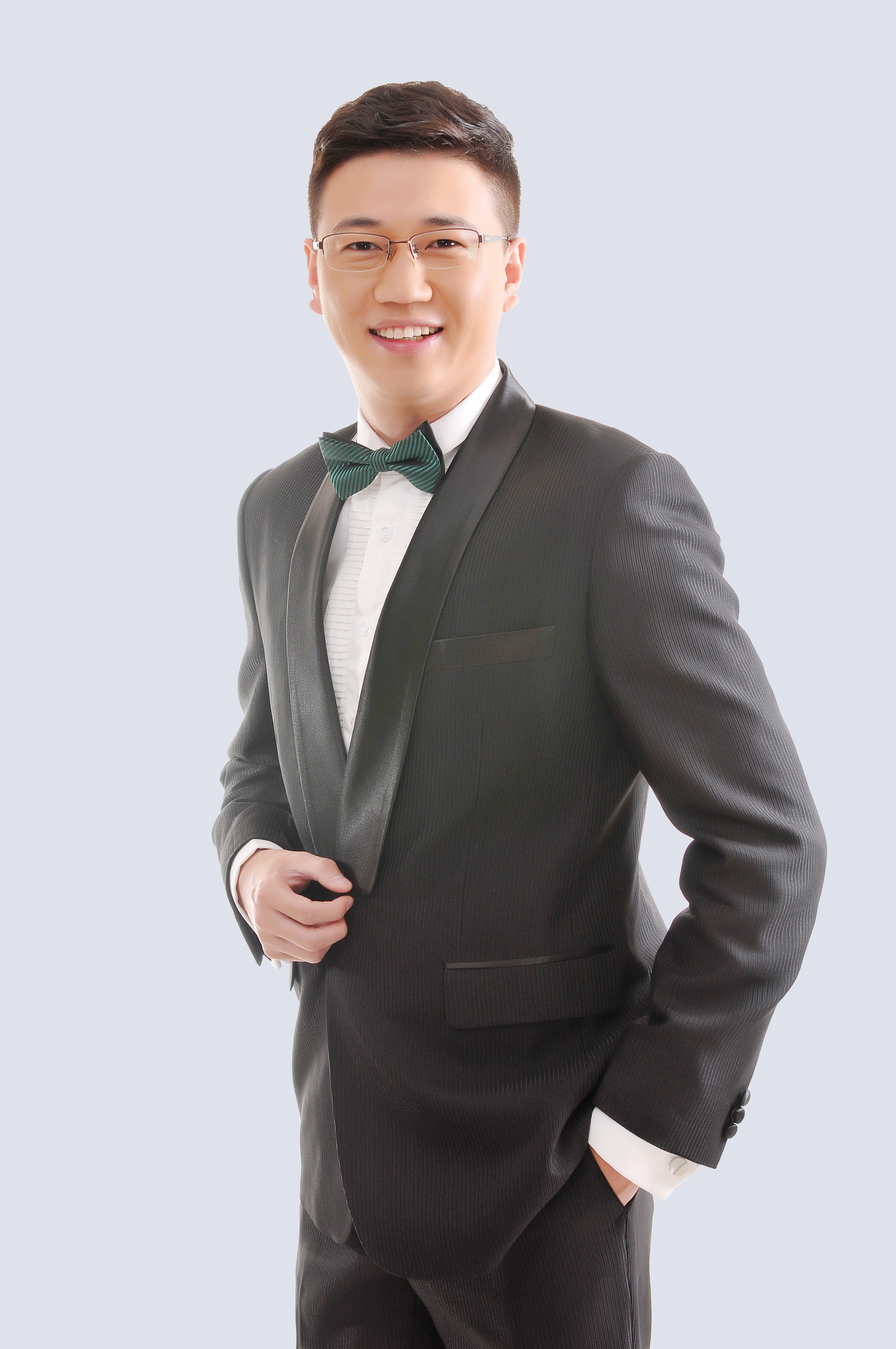 男,1983年出生, a target="_blank" href="/item/主任播音员/15633866