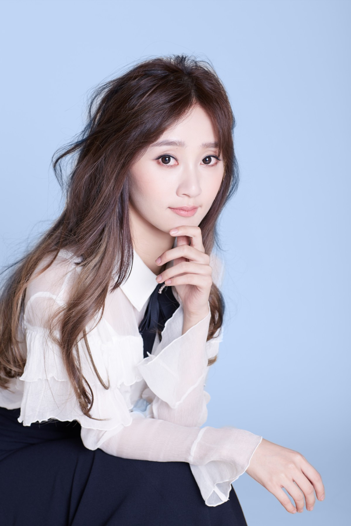 后考入广州大学心理学研究院,中国内地女演员,主持人,歌手,网络主播