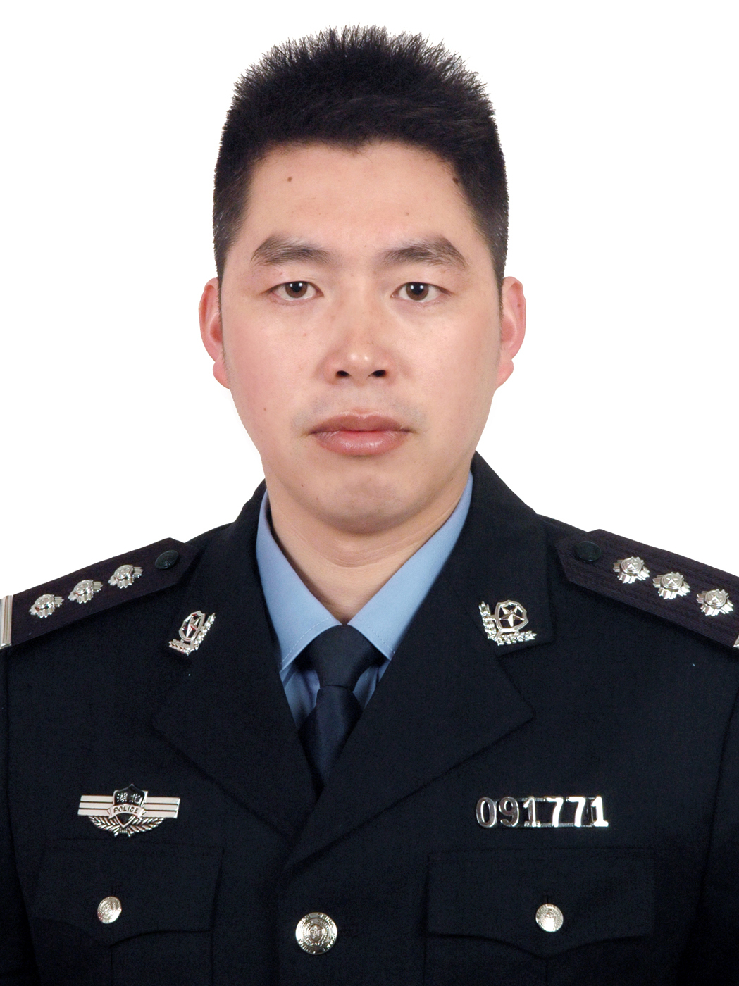 现任湖北省恩施土家族苗族自治州利川市公安局副局长,一级警长