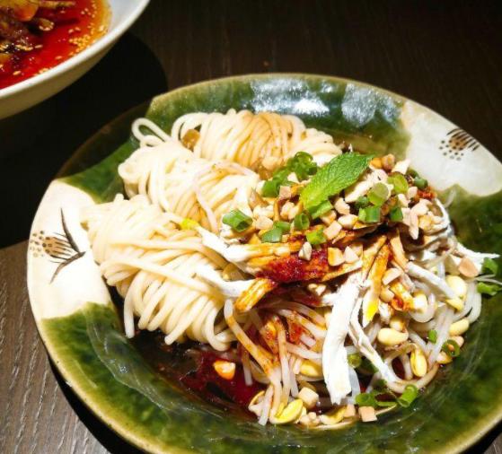 麻辣鸡丝凉粉