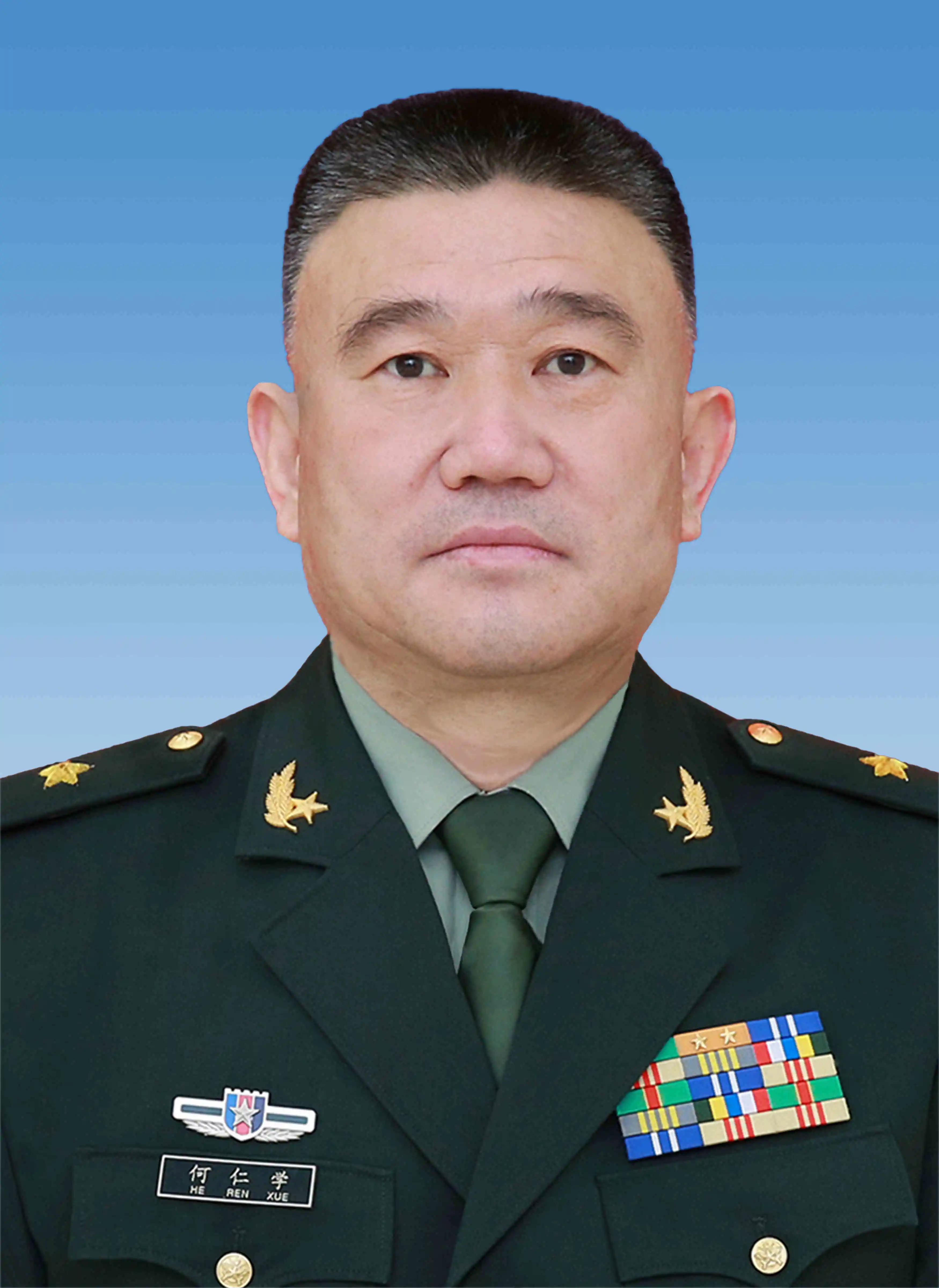  /p> p>现任广西壮族自治区党委常委,广西军区司令员. /p>