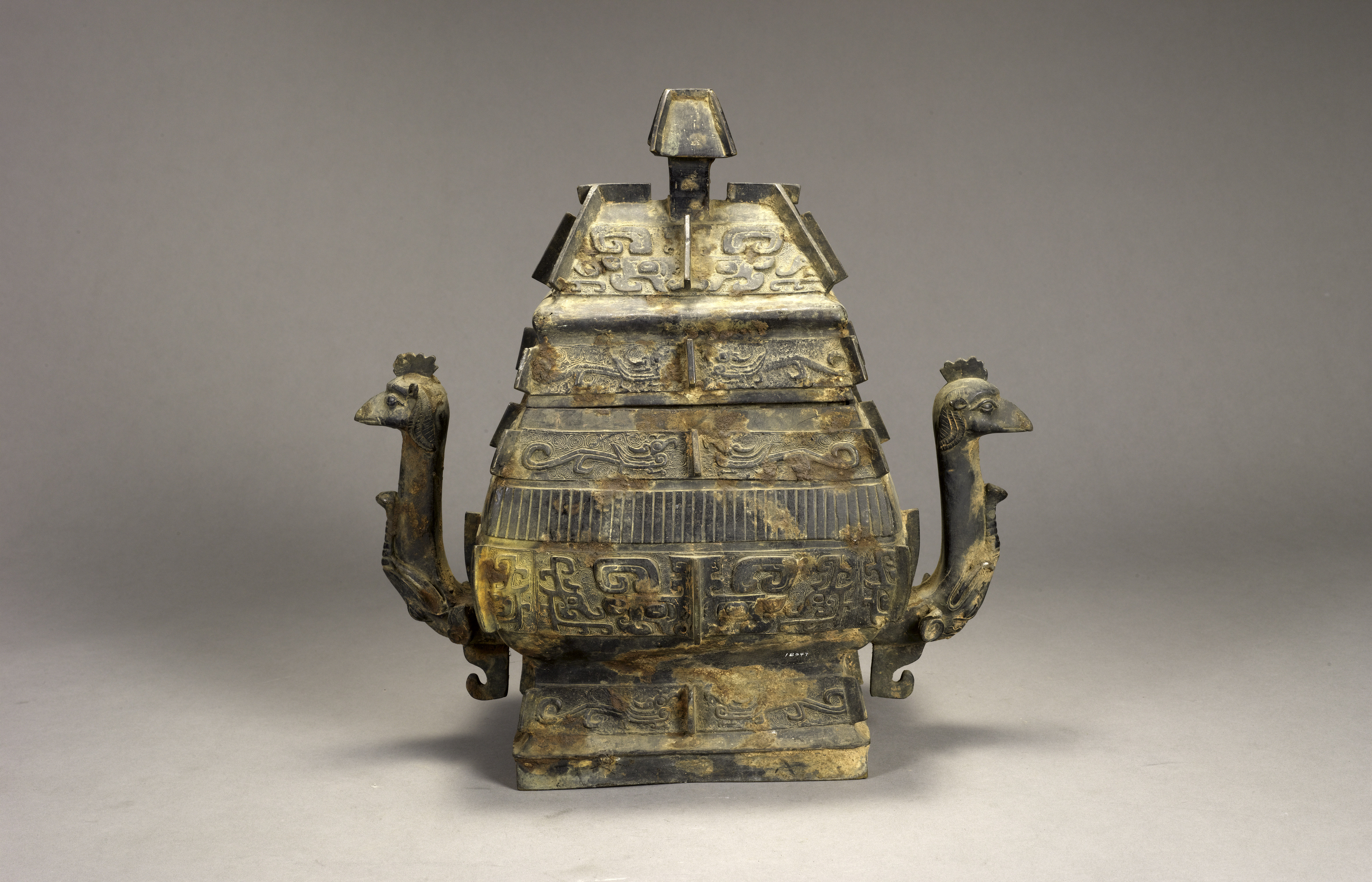  p data-id="tbwa5rdhponf">清凤鸟纹方罍是青铜器类文物,现收藏于