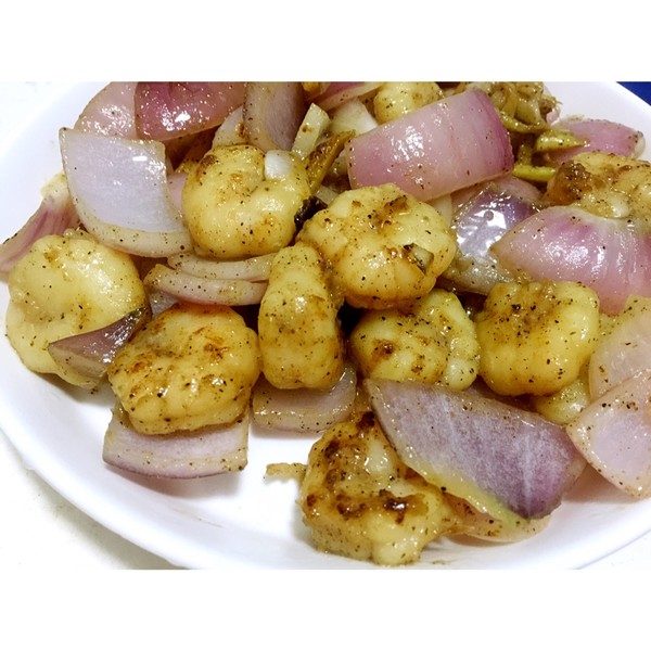  p>洋葱炒虾仁是由洋葱,虾仁等主要食材做成的一道菜品,属于家常菜.