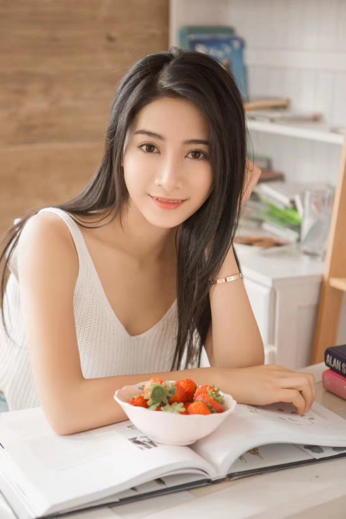 class="ref" data-ctrid="2ecjk7qhkcf">陈雅静,1996年出生于海南