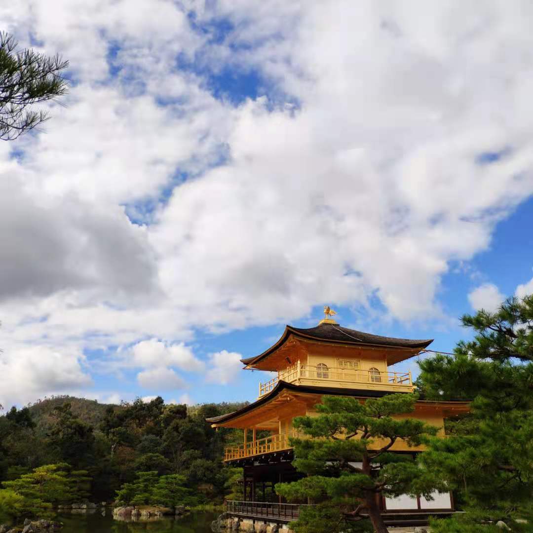  p> b>鹿苑寺 /b>(ろくおんじ),是位于日本京都市北区的 a target="