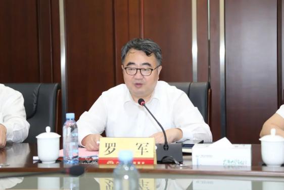  p data-id="tff6zjittg1i">罗军,现任广西壮族自治区农村信用社联合