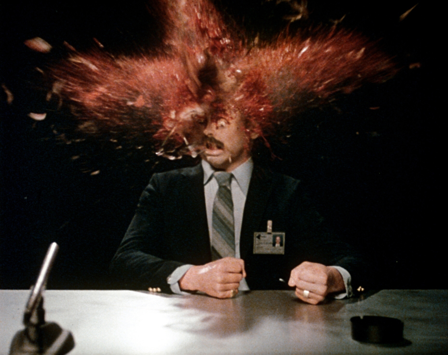 《夺命凶灵》是由 a target="_blank" href="/item/大卫·柯南伯格